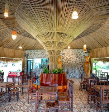 Die Kunst der Nachhaltigkeit: Kleidenschränke aus recyceltem Holz für umweltfreundliche Schlafzimmer