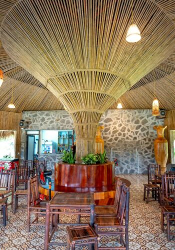 Die Kunst der Nachhaltigkeit: Kleidenschränke aus recyceltem Holz für umweltfreundliche Schlafzimmer