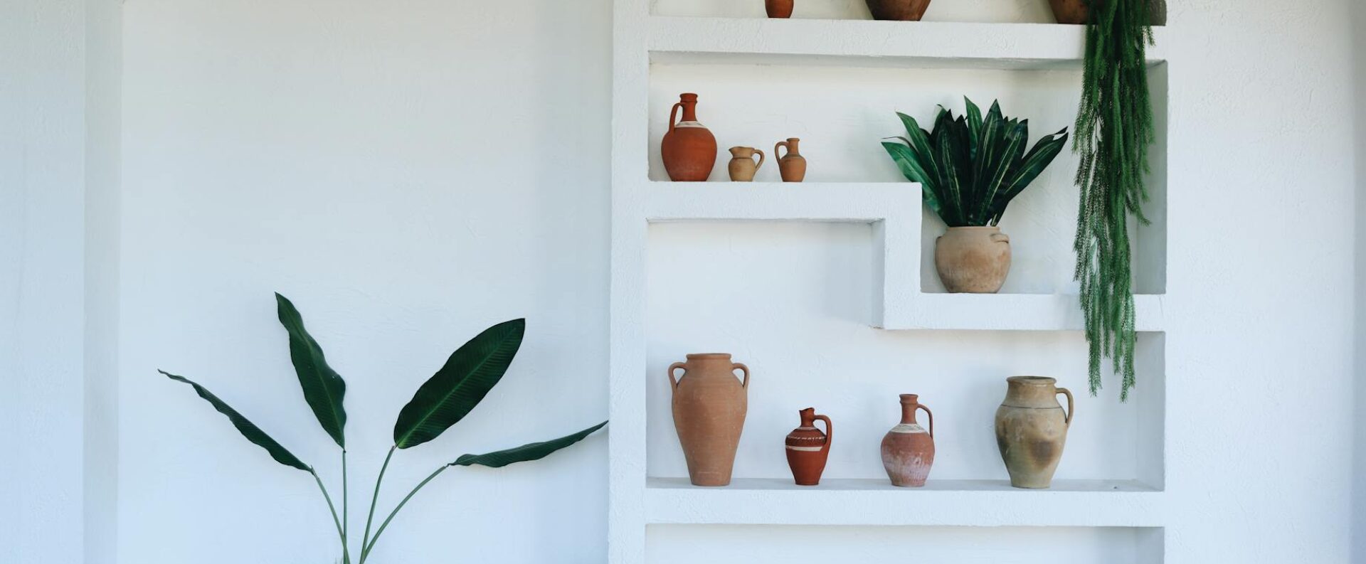 Terrakotta-Möbel mit Verdunstungskühlung: Flüsterleise Sommerfrische ohne Klimagerät