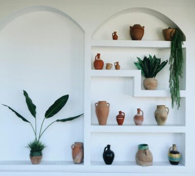 Terrakotta-Möbel mit Verdunstungskühlung: Flüsterleise Sommerfrische ohne Klimagerät