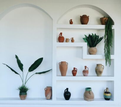 Terrakotta-Möbel mit Verdunstungskühlung: Flüsterleise Sommerfrische ohne Klimagerät