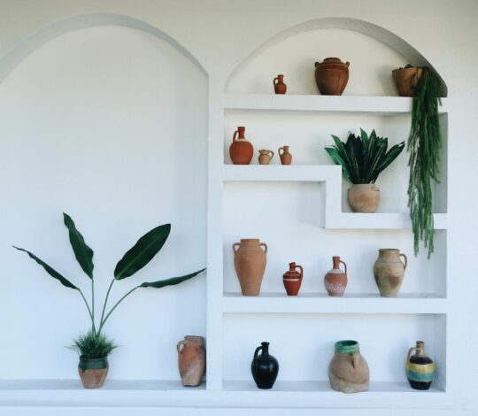 Terrakotta-Möbel mit Verdunstungskühlung: Flüsterleise Sommerfrische ohne Klimagerät