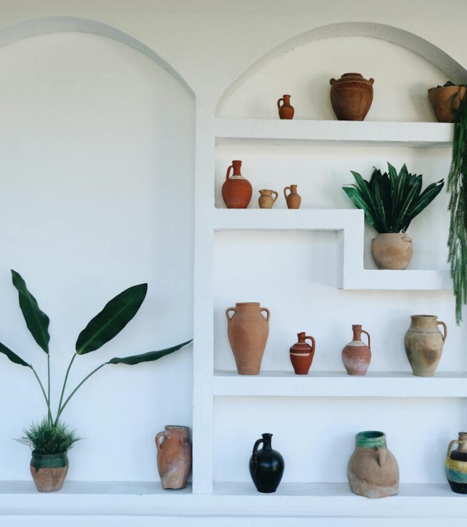 Terrakotta-Möbel mit Verdunstungskühlung: Flüsterleise Sommerfrische ohne Klimagerät