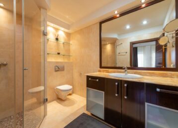 Silikonfrei, rückbaubar, magnetisch: Das Bad der Zukunft mit abnehmbaren Keramikpaneelen