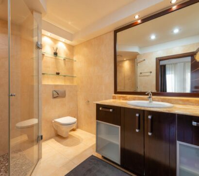 Silikonfrei, rückbaubar, magnetisch: Das Bad der Zukunft mit abnehmbaren Keramikpaneelen