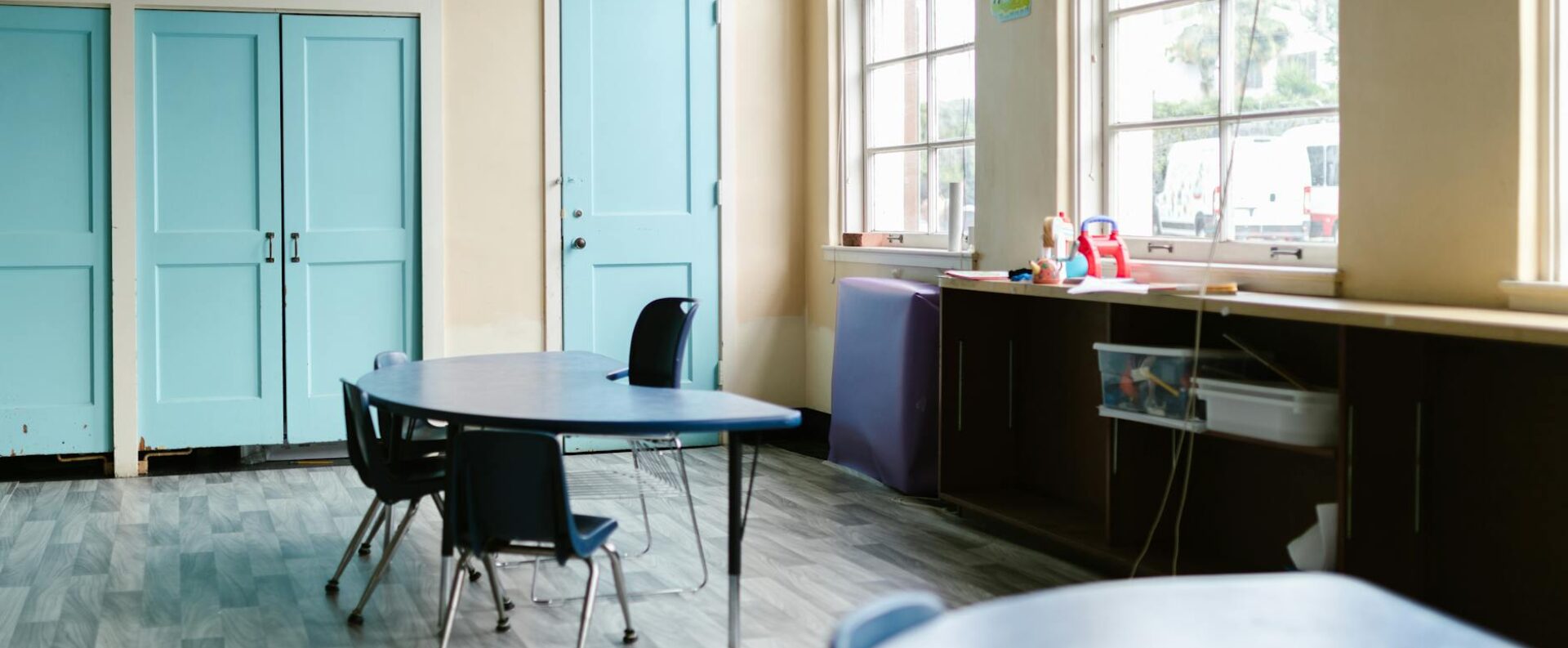 Möbel als Wärmepuffer: Phase-Change-Interior (PCI) macht Wohnzimmer, Schlafzimmer und Homeoffice energieeffizient