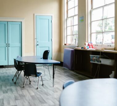 Möbel als Wärmepuffer: Phase-Change-Interior (PCI) macht Wohnzimmer, Schlafzimmer und Homeoffice energieeffizient