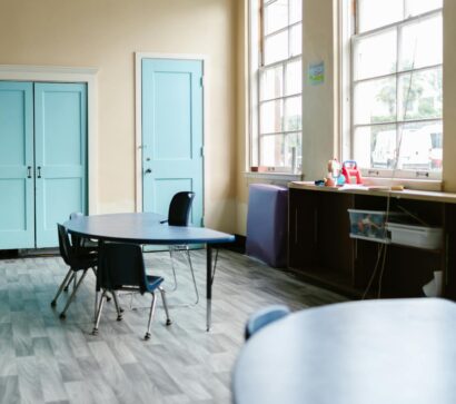 Möbel als Wärmepuffer: Phase-Change-Interior (PCI) macht Wohnzimmer, Schlafzimmer und Homeoffice energieeffizient