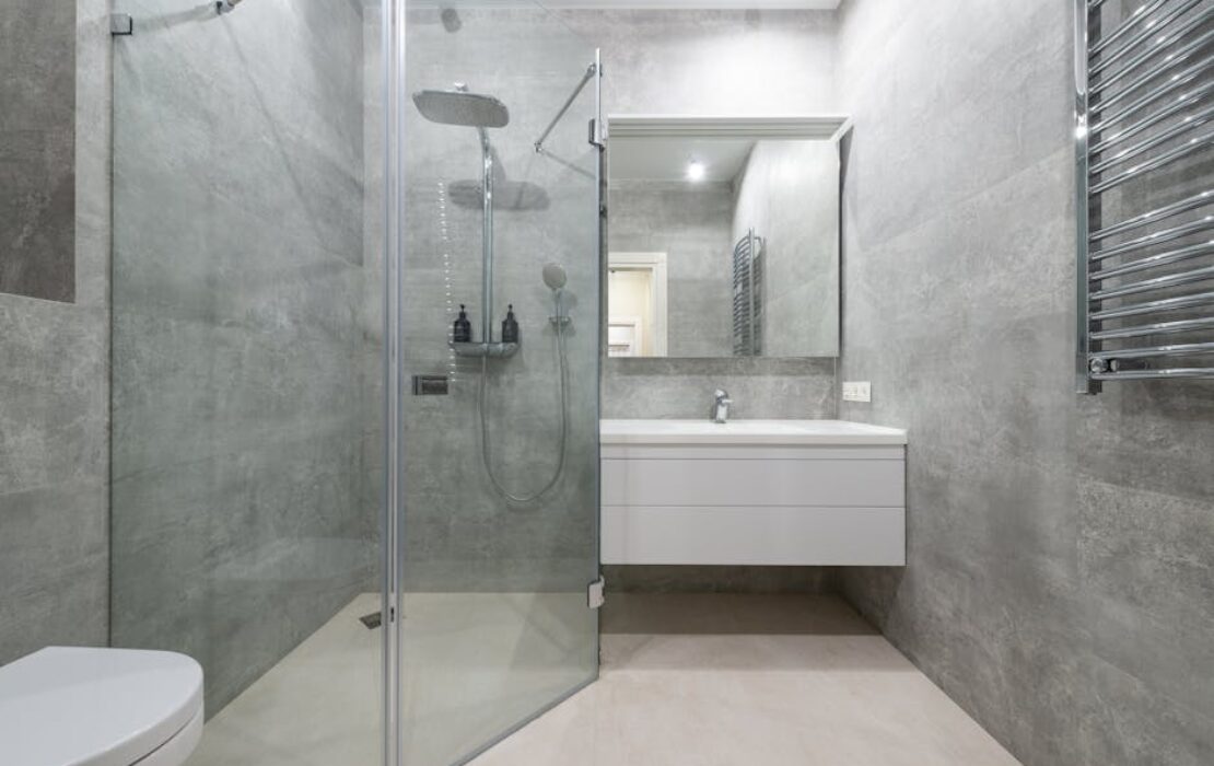 Wäscheplatz im Bad: 15 Lösungen für Trocknen, Lüften und Ordnung auf 4 bis 8 m2