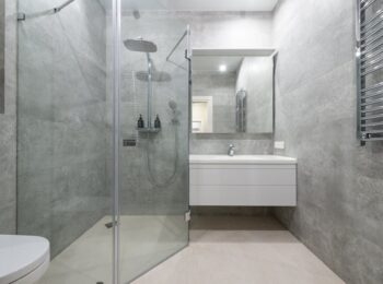 Wäscheplatz im Bad: 15 Lösungen für Trocknen, Lüften und Ordnung auf 4 bis 8 m2