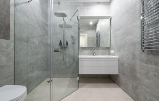 Wäscheplatz im Bad: 15 Lösungen für Trocknen, Lüften und Ordnung auf 4 bis 8 m2