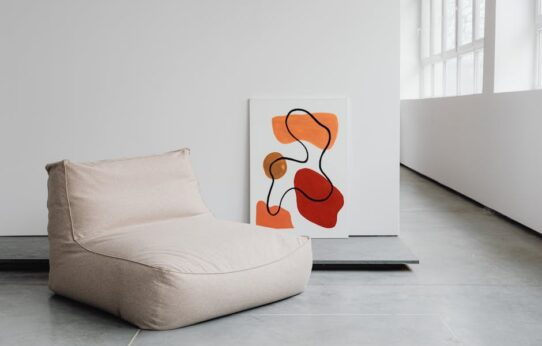 Wandfarbe ohne Reue: So wählst du den richtigen Ton für kleine und große Räume (inkl. Test-Setup)