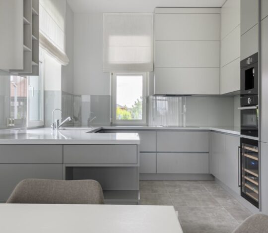 Kellerregale richtig planen: Mehr Stauraum und trockene Ordnung auf 4 bis 12 m2