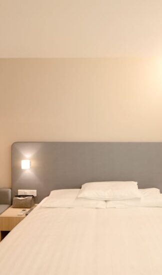 Gästezimmer und Hobbyraum in einem: Schlafsofa, Stauraum und Licht auf 8 bis 12 m2