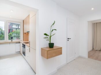 Putzschrank im Flur oder Abstellkammer: So planst du Stauraum für Staubsauger, Besen und Putzmittel auf 1 bis 3 m2