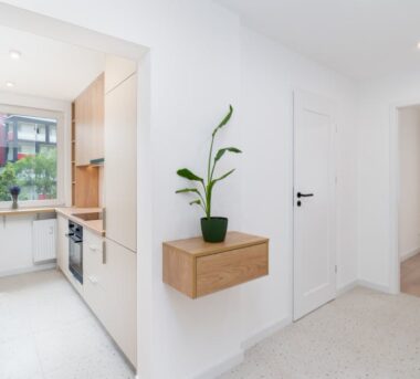 Putzschrank im Flur oder Abstellkammer: So planst du Stauraum für Staubsauger, Besen und Putzmittel auf 1 bis 3 m2