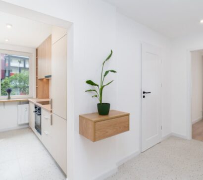 Putzschrank im Flur oder Abstellkammer: So planst du Stauraum für Staubsauger, Besen und Putzmittel auf 1 bis 3 m2