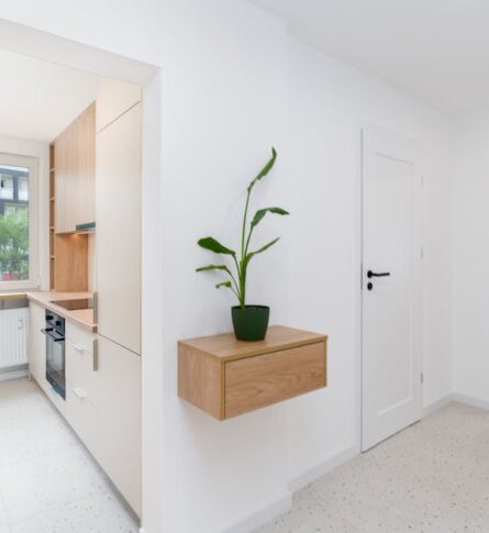 Putzschrank im Flur oder Abstellkammer: So planst du Stauraum für Staubsauger, Besen und Putzmittel auf 1 bis 3 m2