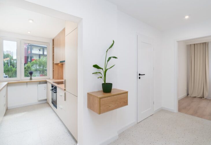 Putzschrank im Flur oder Abstellkammer: So planst du Stauraum für Staubsauger, Besen und Putzmittel auf 1 bis 3 m2