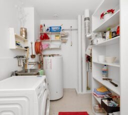 Waschküche im Keller einrichten: Workflow, Entfeuchtung und Stauraum auf 4 bis 10 m2