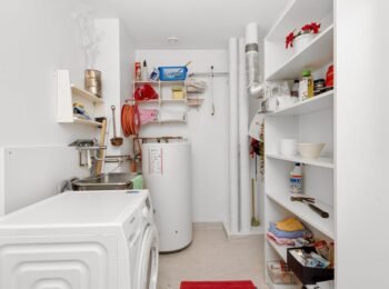 Waschküche im Keller einrichten: Workflow, Entfeuchtung und Stauraum auf 4 bis 10 m2