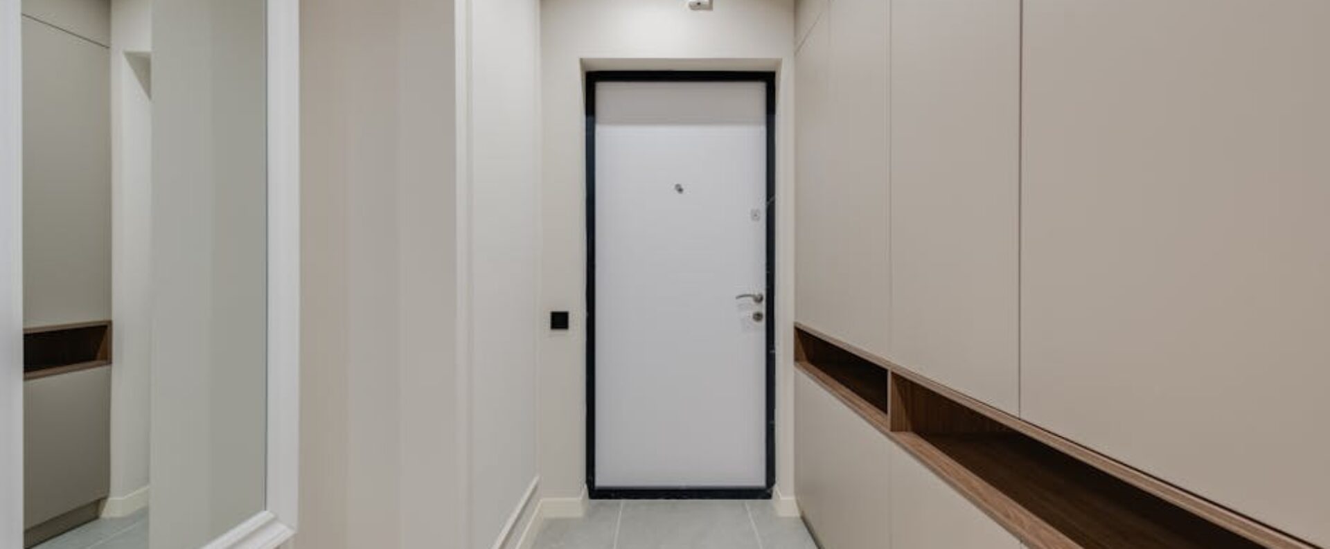 Stauraum unter der Treppe nutzen: 12 Lösungen für Flur, Wohnzimmer und Home Office