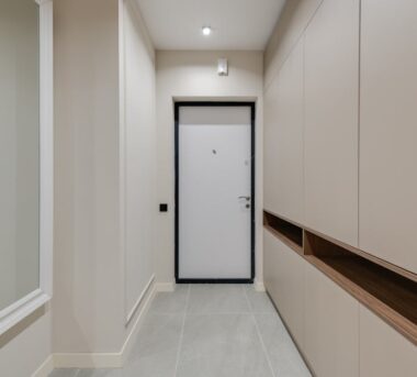 Stauraum unter der Treppe nutzen: 12 Lösungen für Flur, Wohnzimmer und Home Office