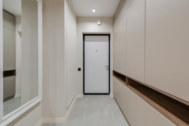 Stauraum unter der Treppe nutzen: 12 Lösungen für Flur, Wohnzimmer und Home Office