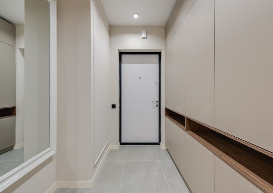 Stauraum unter der Treppe nutzen: 12 Lösungen für Flur, Wohnzimmer und Home Office