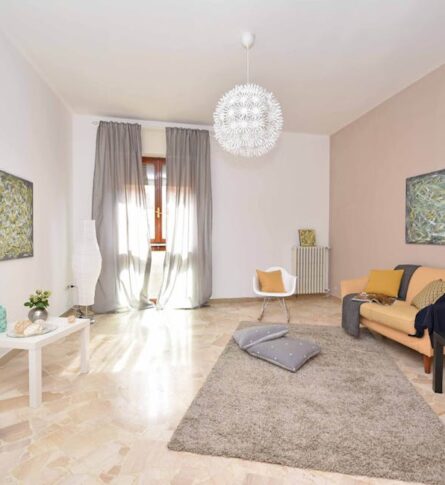 Kleines Wohnzimmer größer wirken lassen: 15 Maßnahmen mit Licht, Farben und Möbelmaß