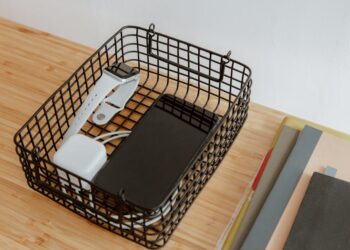 Kabelmanagement im Home Office: Schreibtisch sauber, sicher und flexibel in 2 Stunden