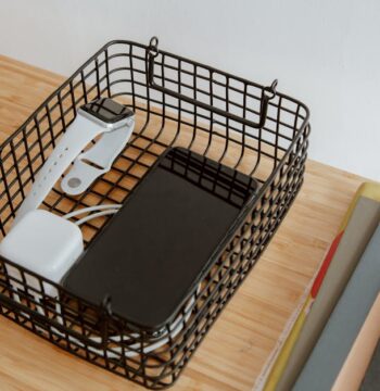 Kabelmanagement im Home Office: Schreibtisch sauber, sicher und flexibel in 2 Stunden