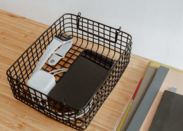 Kabelmanagement im Home Office: Schreibtisch sauber, sicher und flexibel in 2 Stunden