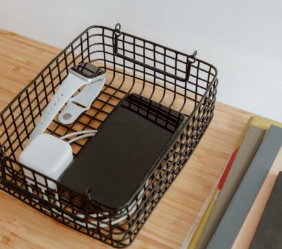 Kabelmanagement im Home Office: Schreibtisch sauber, sicher und flexibel in 2 Stunden