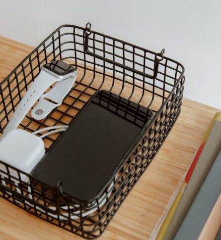 Kabelmanagement im Home Office: Schreibtisch sauber, sicher und flexibel in 2 Stunden