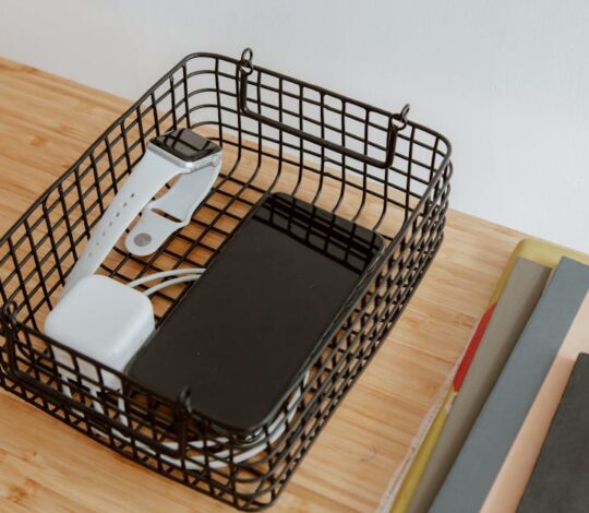 Kabelmanagement im Home Office: Schreibtisch sauber, sicher und flexibel in 2 Stunden