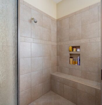 Duschzone im Bad ohne Spritzwasser: Glas, Gefälle und Details, die wirklich funktionieren