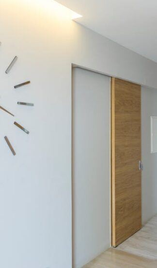 Schiebetüren in der Wohnung nachrüsten: Platz sparen im Flur, Schlafzimmer und Home Office ohne Großumbau