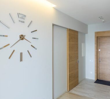 Schiebetüren in der Wohnung nachrüsten: Platz sparen im Flur, Schlafzimmer und Home Office ohne Großumbau