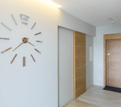 Schiebetüren in der Wohnung nachrüsten: Platz sparen im Flur, Schlafzimmer und Home Office ohne Großumbau