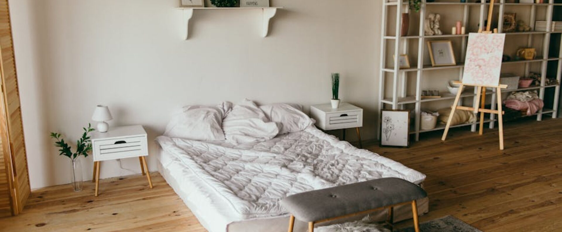 Kleines Schlafzimmer optimal möblieren: Stauraum, Laufwege und Licht auf 10 bis 14 m2