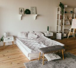 Kleines Schlafzimmer optimal möblieren: Stauraum, Laufwege und Licht auf 10 bis 14 m2