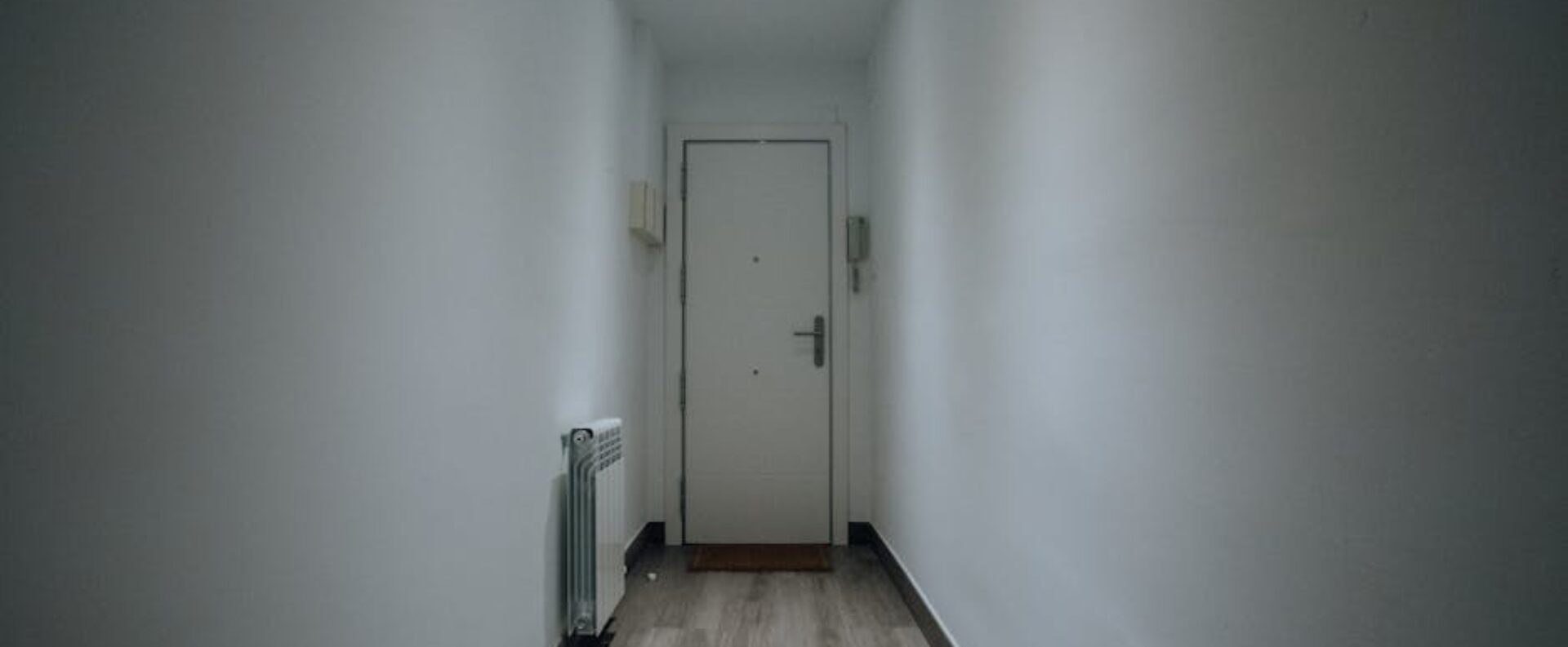 Fußboden im Flur robust machen: Belag wählen, Schmutz stoppen, Pflege vereinfachen