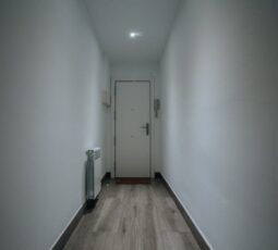 Fußboden im Flur robust machen: Belag wählen, Schmutz stoppen, Pflege vereinfachen