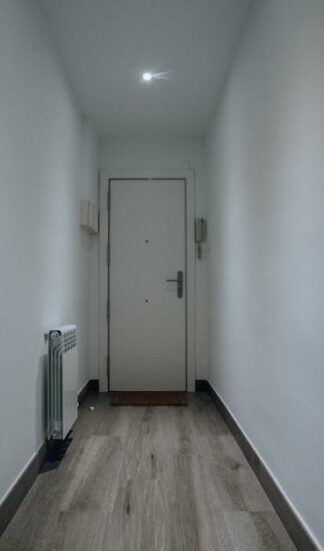 Fußboden im Flur robust machen: Belag wählen, Schmutz stoppen, Pflege vereinfachen