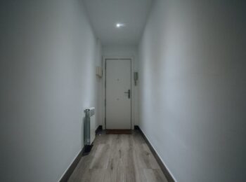 Fußboden im Flur robust machen: Belag wählen, Schmutz stoppen, Pflege vereinfachen