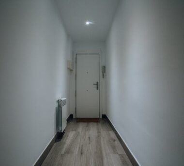 Fußboden im Flur robust machen: Belag wählen, Schmutz stoppen, Pflege vereinfachen