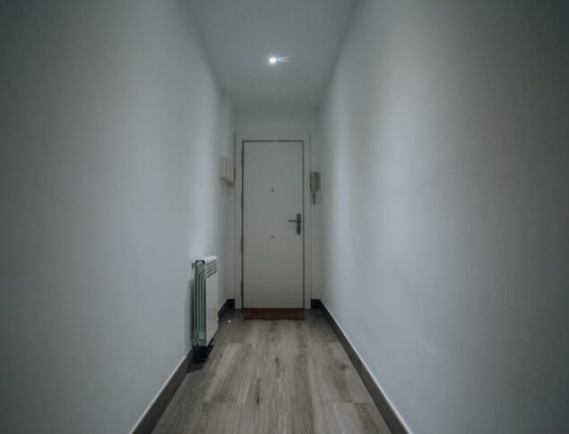 Fußboden im Flur robust machen: Belag wählen, Schmutz stoppen, Pflege vereinfachen