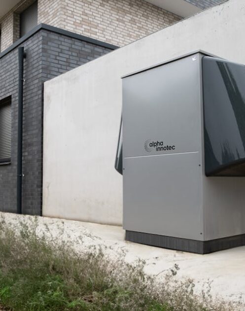 Wärmepumpe leiser machen: Schallquellen erkennen, richtig entkoppeln und Nachbarschaftsstress vermeiden