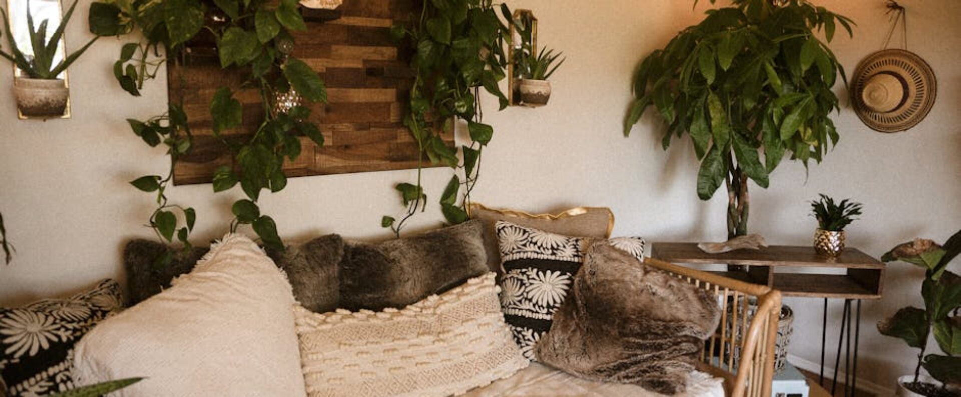 Schlafsofa im Alltag: So findest du ein Modell, das wirklich bequem ist (Sitzhöhe, Matratze, Mechanik, Bezug)